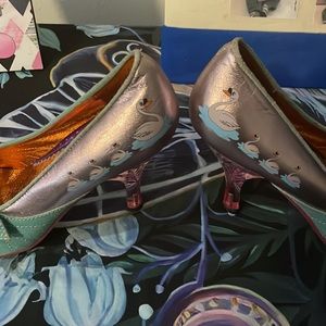 Irregular choice size38 US 7 swan print